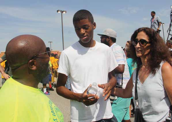 Rabbi Susan Talve with her student Terrell Wooten Jr. at a youth march in Ferguson.