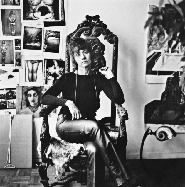 In 1971, Diane was gaunt and depressed. She lamented that her work no longer gave her anything back. In her Westbeth apartment, she posted photographs that depicted people with deformities and victims of horriﬁc violence. © Eva Rubinstein.