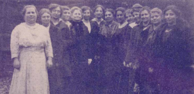 Women of the Ladies’ Aid Society, Sukkot 1916. Courtesy of Caren Lever.